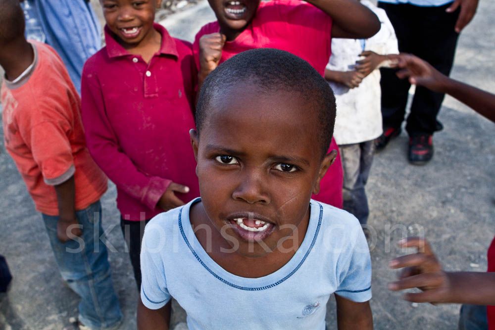 Plemienna Afryka: Dzieci slamsów Nairobi